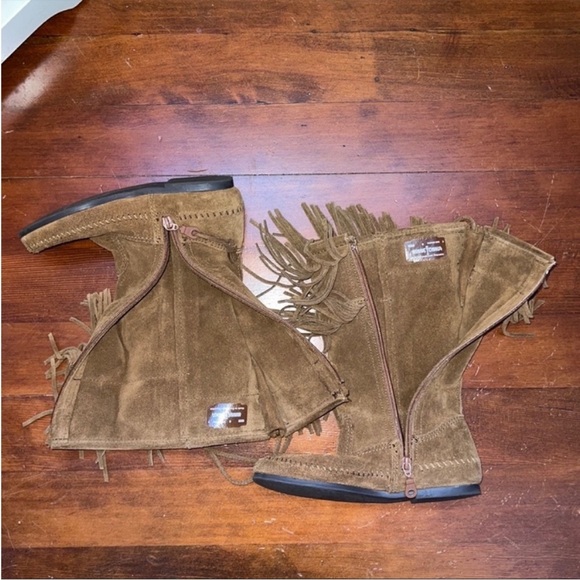 Minnetonka 2 Layer Angle Fringe Suede Boots - Picture 11 of 15